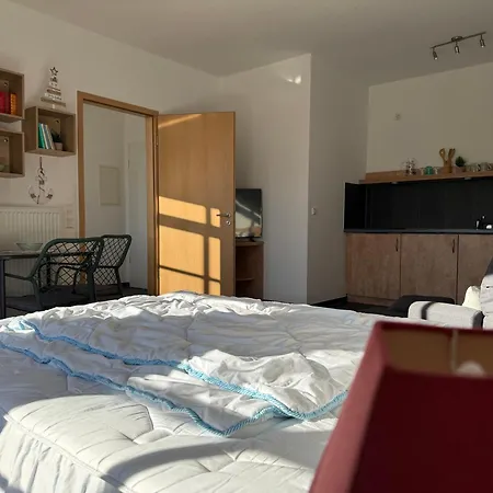 Modernes Am Hafen - Hannah Bergkamen