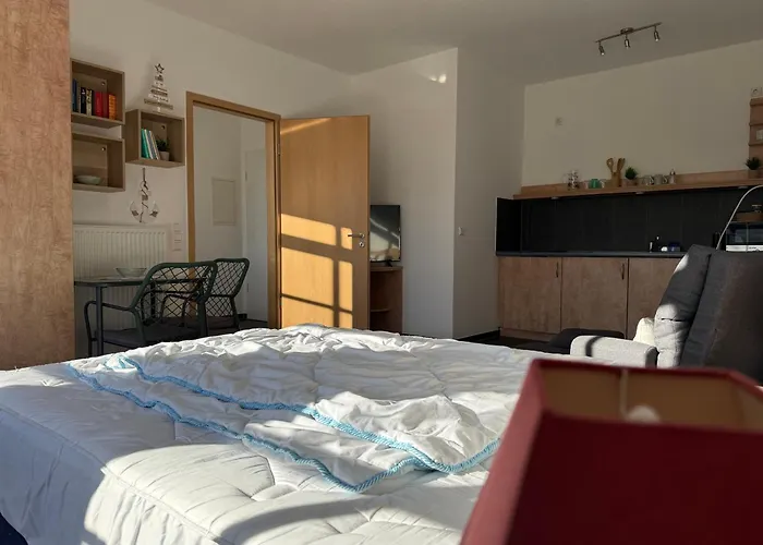 Modernes Am Hafen - Hannah Bergkamen