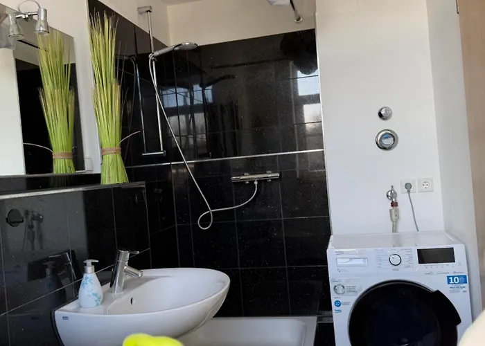 Modernes Am Hafen - Hannah Bergkamen