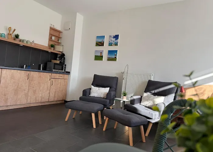 Modernes Am Hafen - Hannah Bergkamen